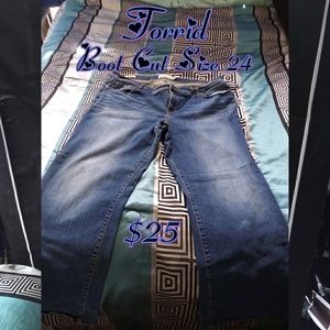 TORRID SIZE 24 BOOT CUT JEANS